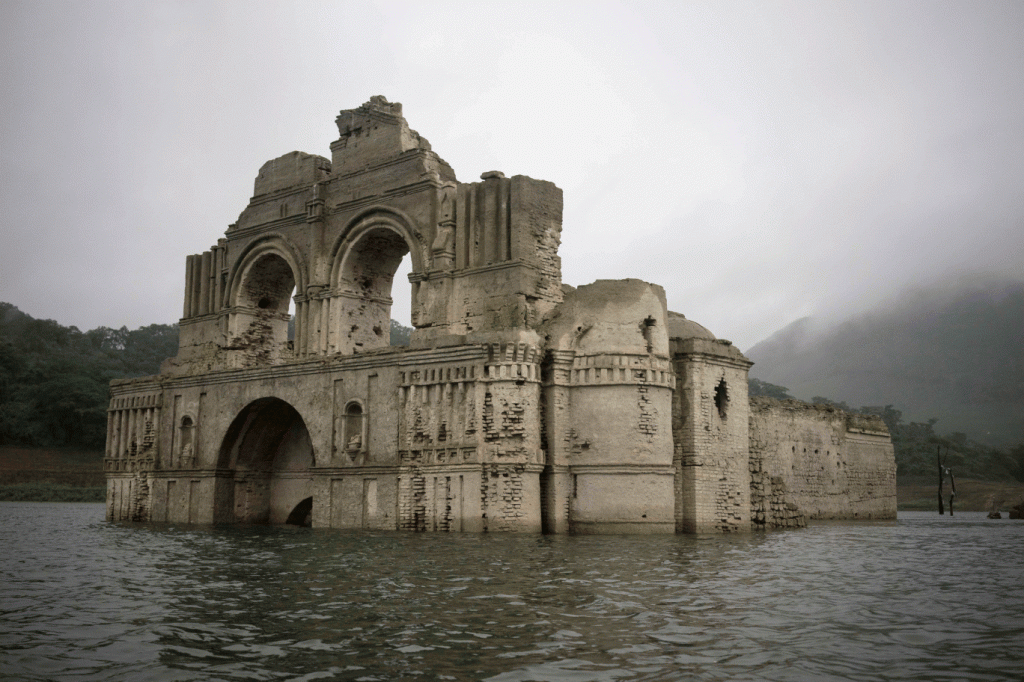 Mexican-church-AP-(2500)