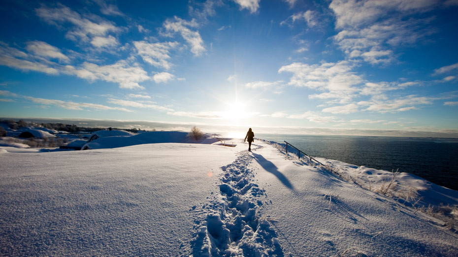 Walking_Suomenlinna-930x523