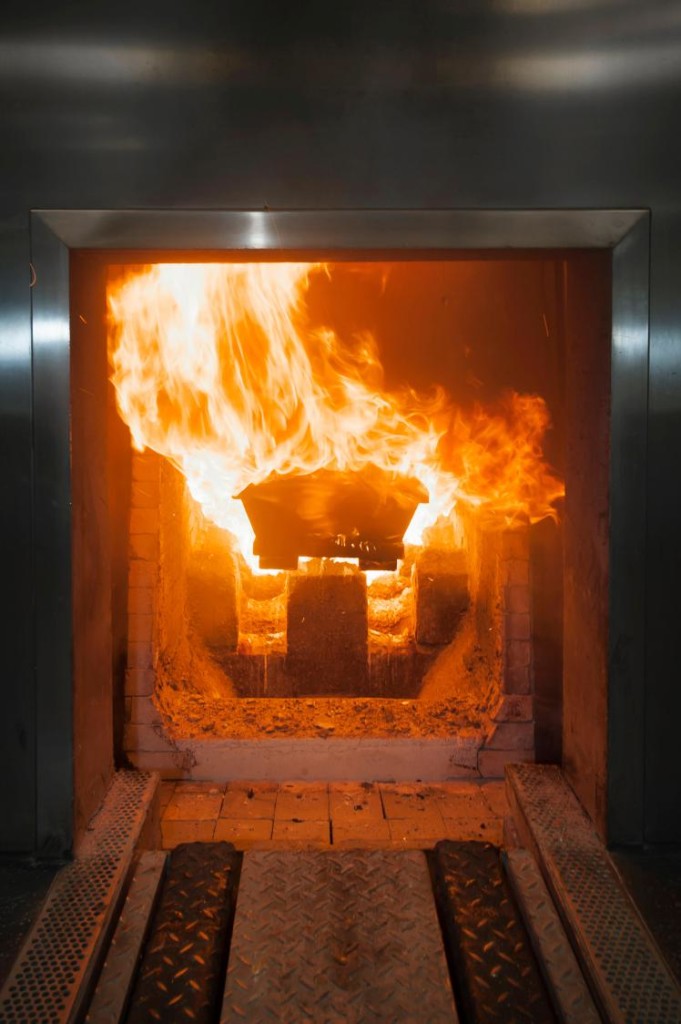 E4512J A coffin is cremated in the incinerator in a crematorium, Essen, North Rhine-Westphalia, Germany
