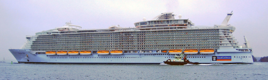 Allure_of_the_seas_sideview