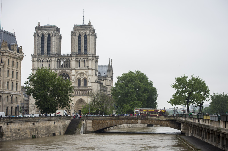 epa05342610 A general view over Seine river floodwaters with Notre Dame cathedral in the background following heavy rainfalls in Paris, France, 02 June 2016. EPA/JEREMY LEMPIN