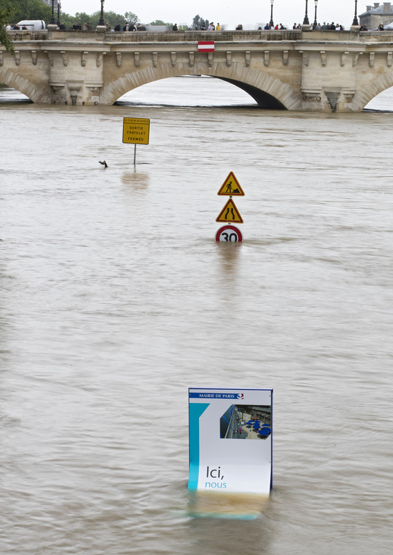 epa05344504 Road traffic signs are submerged along the Seine river in Paris, France, 03 June 2016. Floods and heavy rain drenched about a quarter of the French territory over several days. EPA/IAN LANGSDON
