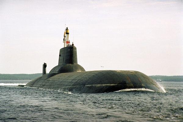 В Швеции тонет подводная лодка «Дмитрий Донской», Путин ведет себя, как во время трагедии с «Курском» 1