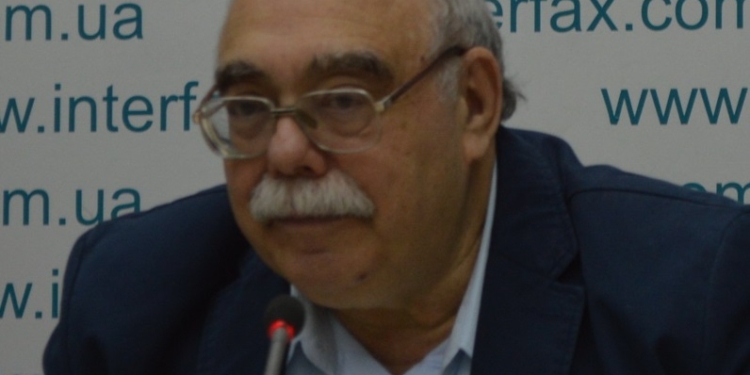 Александр Пасхавер: “Те 10 тыс. чиновников, которые определяют жизнь страны, должны получать много”