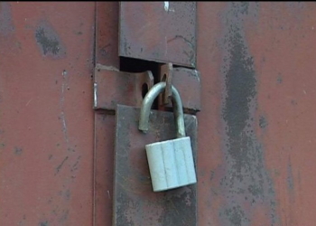 Грузчики одного из частных предприятий у участника АТО отобрали мотоцикл, а у пенсионера – телевизор, мобилку и 100 гривень