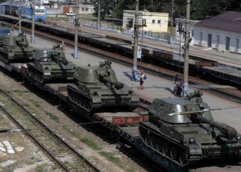 Россия перебросила на Донбасс 500 военных без опознавательных знаков и 50 танков