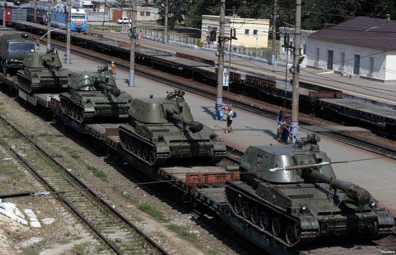 Россия перебросила на Донбасс 500 военных без опознавательных знаков и 50 танков 2