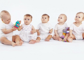 18-летнюю маму из Херсона и ее 5 новорожденных детей срочно везут в Николаев