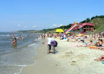 Пляж в Очакове снова общий – суд прислушался к прокуратуре