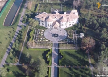 Журналисты нашли в заповеднике крепость экс-министра экологии Злочевского. Отреагирует ли Генпрокурор?