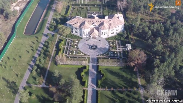 Журналисты нашли в заповеднике крепость экс-министра экологии Злочевского. Отреагирует ли Генпрокурор?