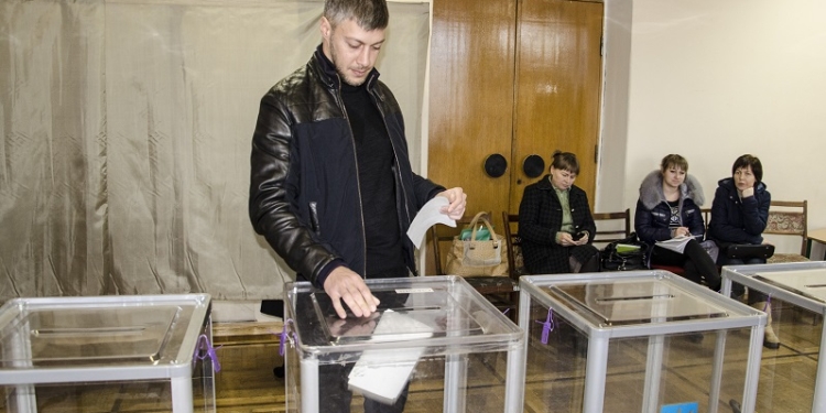 Артем Ильюк «минирование» участков назвал манипуляцией и призвал всех идти на выборы