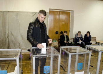 Артем Ильюк «минирование» участков назвал манипуляцией и призвал всех идти на выборы