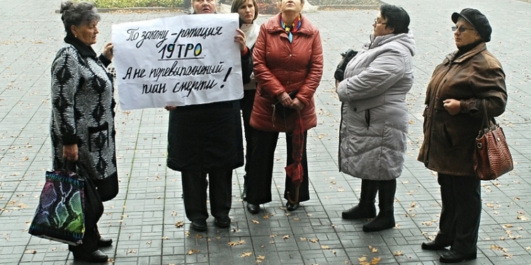 Матери и жены 19-го территориального батальона требовали возле ОГА вернуть их домой. Хотя бы на побывку
