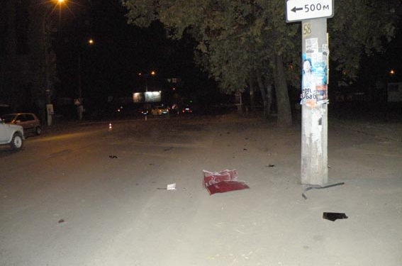 Идти не мог, потому сел за руль? Столбу – ничего, а двое пассажиров – в больнице