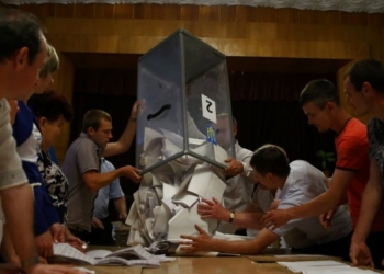 Вроде мелочь, а приятно: кандидат на 129 округе снялся с выборов, а большинство поданных им членов УИК остались работать