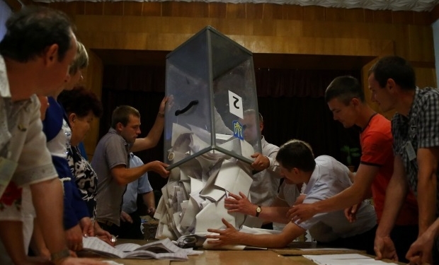 Вроде мелочь, а приятно: кандидат на 129 округе снялся с выборов, а большинство поданных им членов УИК остались работать