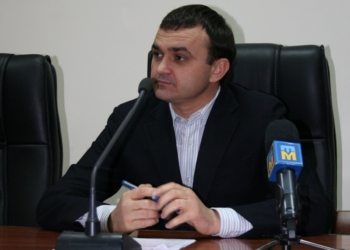 Вадим Мериков: «Нас сегодня минируют, но мы голосуем»