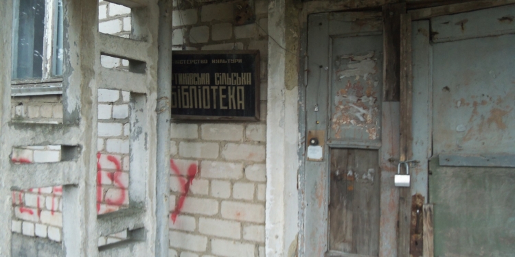 Руины или жилье для военных. В Мартыновке пустуют квартиры. Власть думает