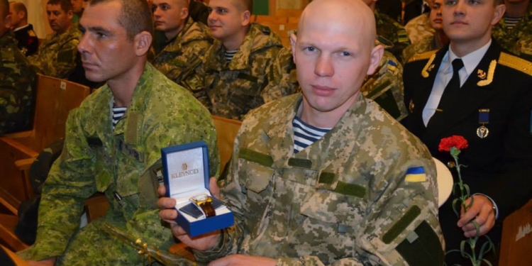 Сегодня все лучшее – «черным беретам». И награды, и рации