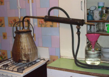 Не соревнуйтесь с государством, у вас все равно так не получится, – считают в УМВД и просят сообщать о торговцах самогоном