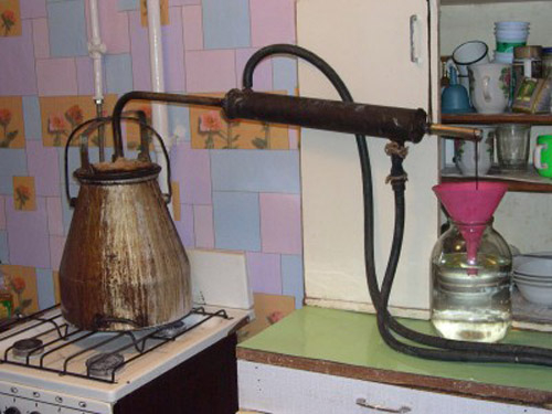 Не соревнуйтесь с государством, у вас все равно так не получится, – считают в УМВД и просят сообщать о торговцах самогоном