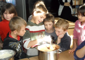 Шоколад – ложками! В Николаеве детей учили танцевать, печь пиццу и варить шоколад