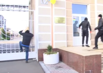 Штурм Одесского НПЗ: автоматчики разбили стекла и скрутили охрану завода