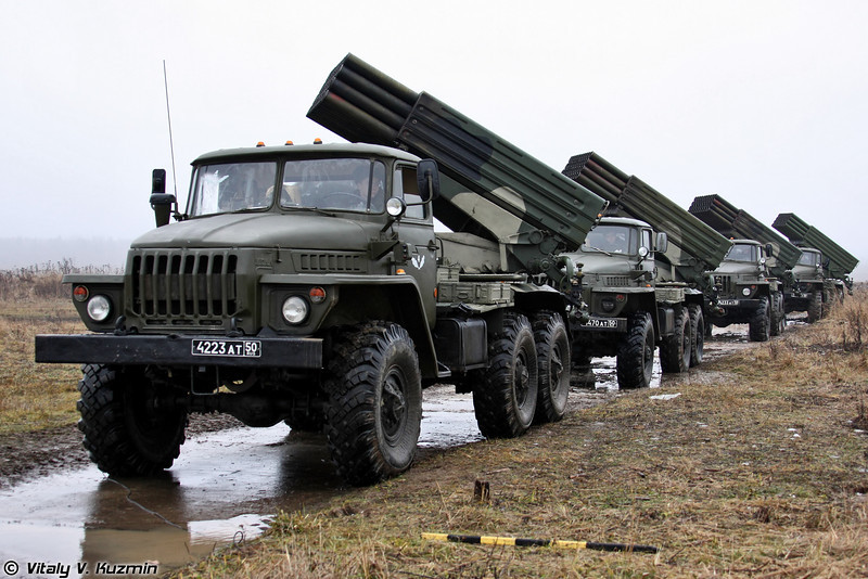 Вражеская военная техника под Донецком: грузовой конвой и системы залпового огня "Град" 1