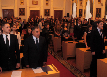 64 студента николаевских вузов получили стипендии городского головы