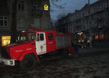 В «Двух палочках» искали бомбу, а нашли пистолет
