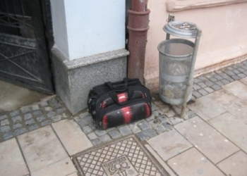 Времена неспокойные. Милиция просит сообщать ей о подозрительных предметах, оставленных без присмотра в людных местах