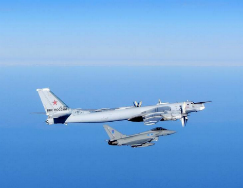 Британия подняла по тревоге истребители – из-за российских бомбардировщиков