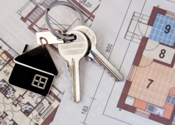 Еще одна сирота не останется без своего «угла»: в суде восстановили права ребенка на долю квартиры