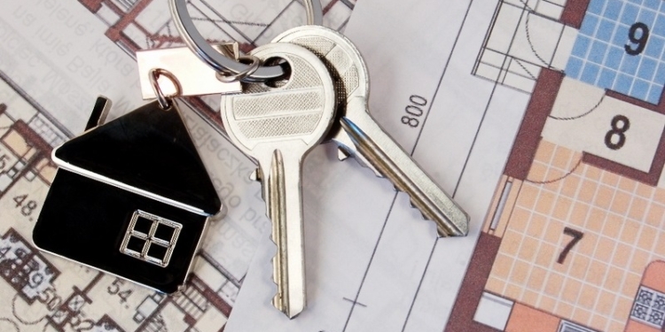 Еще одна сирота не останется без своего «угла»: в суде восстановили права ребенка на долю квартиры