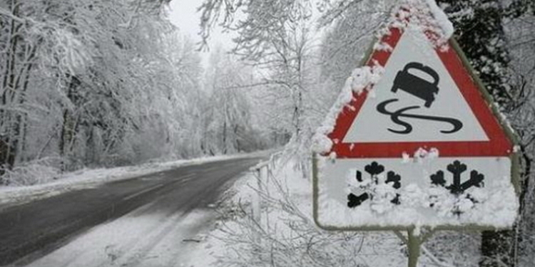 В четверг обещают мокрый снег и гололедицу