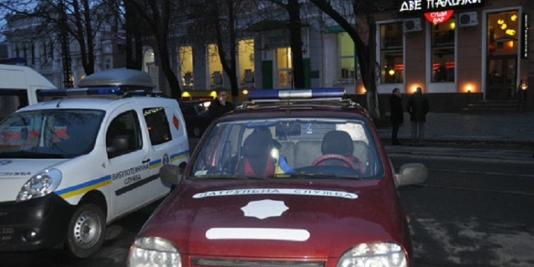 В «Двух палочках» искали бомбу, а нашли пистолет