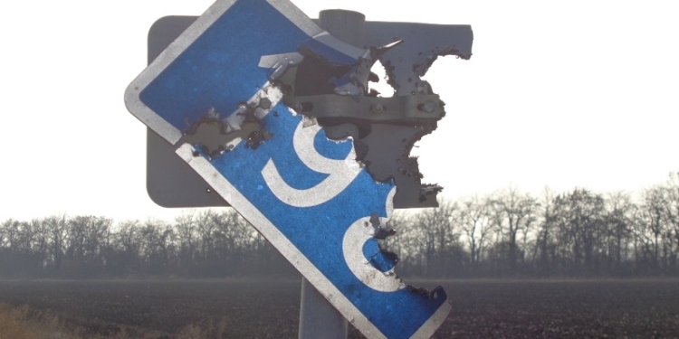 Мозги закончились, а патроны – нет: в Новоодесском районе из ружья расстреляли дорожные знаки