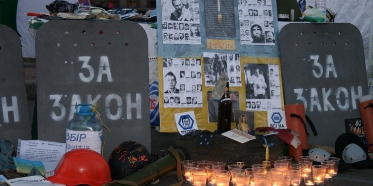 У бочки с огнем и со стаканчиком чая: николаевские «евромайдановцы» вспомнили о былом и говорили о настоящем