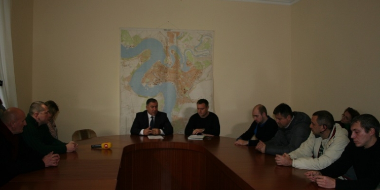 «Одиозная личность, клейма негде ставить – и Центральный район!» – общественники принесли Гранатурову письмо-протест против его кадровых планов