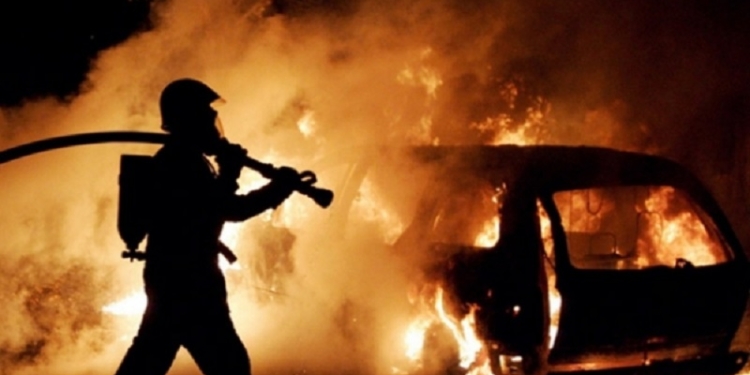 Автобус загорелся сам, а с «Volkswagen Passat» еще надо разбираться – в Николаевской области снова горят средства передвижения