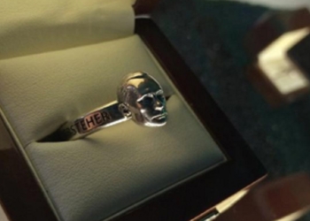 Тихо шифером шурша… В Москве показали «Кольцо Всевластия» с ликом Путина