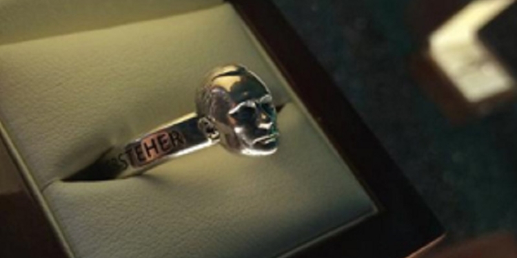 Тихо шифером шурша… В Москве показали «Кольцо Всевластия» с ликом Путина