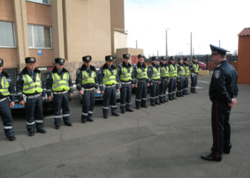 Очередную смену сотрудников Николаевской ГАИ проводили в АТО