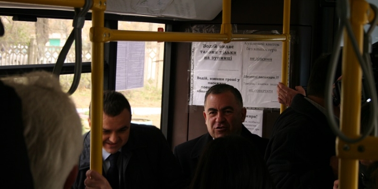 «А ну-ка, поедем кататься»: Юрий Гранатуров и Вадим Мериков дали пресс-конференцию в новом троллейбусе