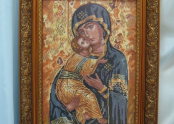 Мастерица «Прибужья» подарит николаевским морпехам вышитую икону Богоматери, которая уже однажды помогла остановить захватчика