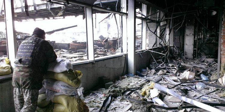 В Донецке продолжается бой за аэропорт