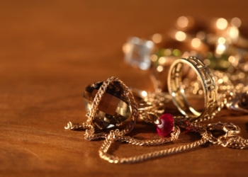 Любовницы похищают не только мужские сердца, но и золотые украшения своих кавалеров