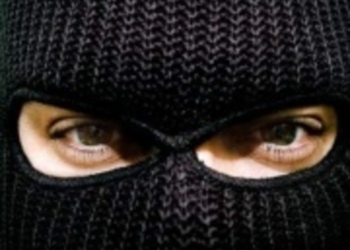 У 50-летнего вознесенца был свой Хэллоуин: «поэтусторонняя нечисть» с бейсбольными битами вынудила отдать приличную сумму