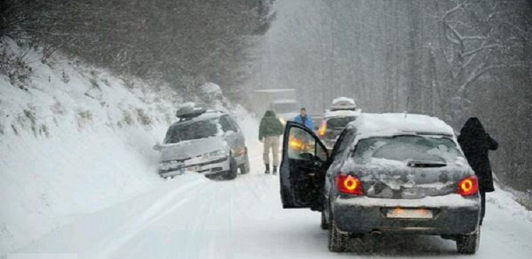 Во Франции хуже, чем у нас: в Альпах снегопад заблокировал 15 тысяч автомобилей 1
